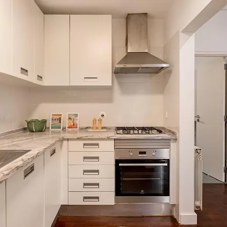 Апартаменти Chiado Urban *