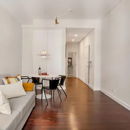 Апартаменти Chiado Urban *